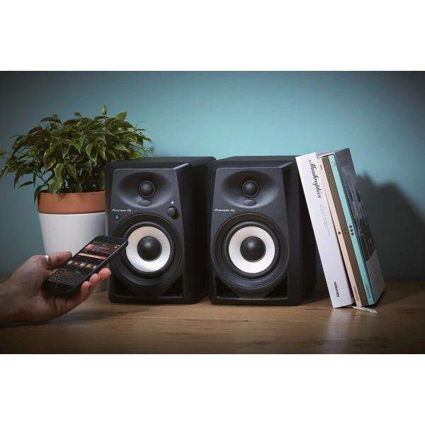 Pioneer DJ DM-40 D BT Desktop Monitors w/Bluetooth - Image 2