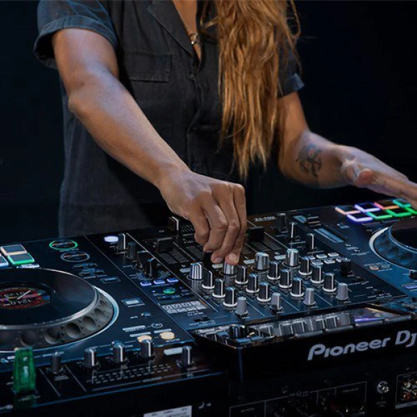 Pioneer DJ XDJ-XZ Professional All-In-One DJ System - Ex Display - Image 11