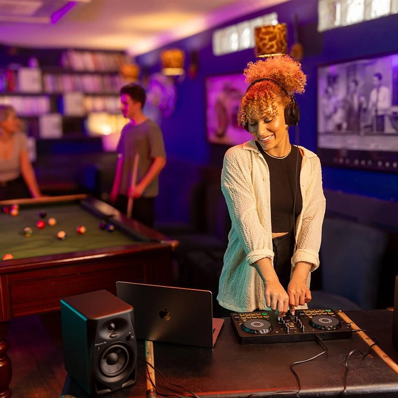 AlphaTheta DDJ-FLX2 Compact 2-Channel DJ Controller w/HDJ-CUE DJ Headphones - Image 5