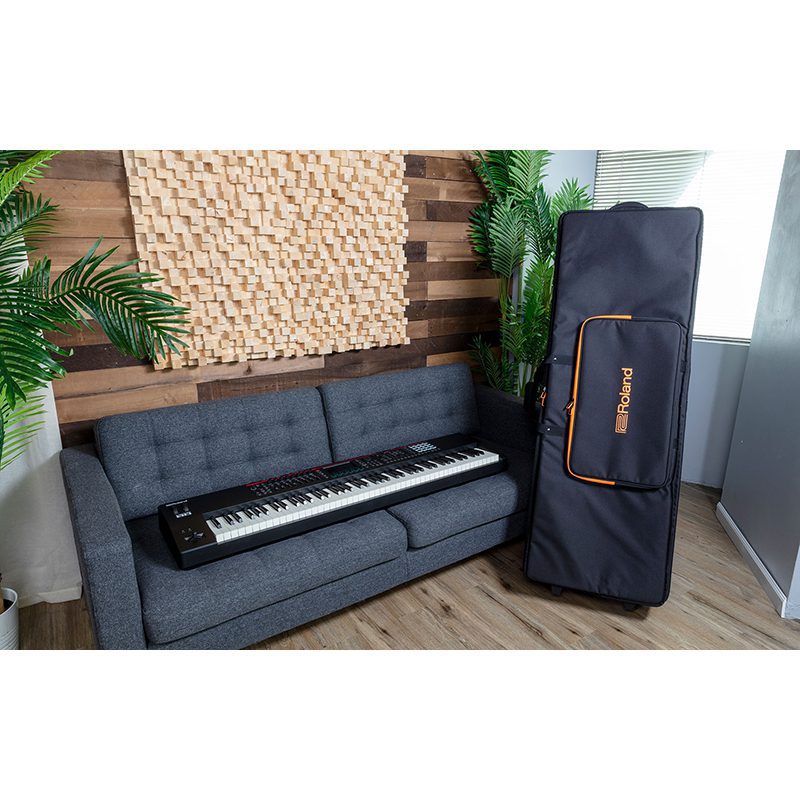 Roland SC-G88W3 - 88-Note Semi-Rigid Keyboard Case w/Integrated Wheels - Image 4